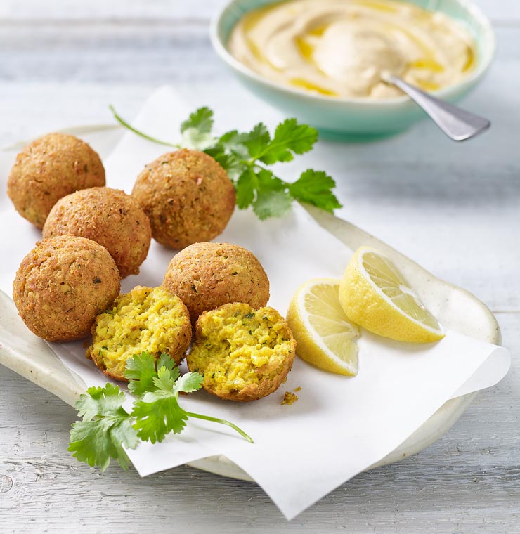 Falafel mit Hummus und Koriander