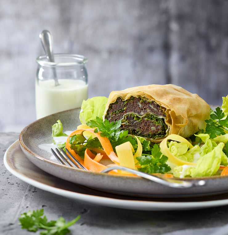 Milzstrudel auf Blattsalaten