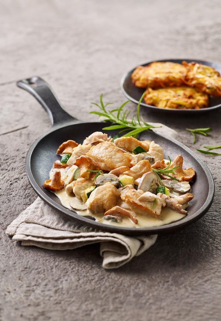 Kalbsgeschnetzeltes mit Roesti Stefan Hobel Speisefotografie in Wien